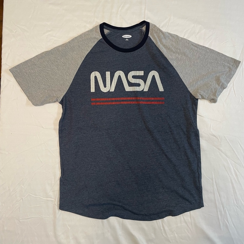 Old Navy Men's Navy and Gray NASA Tee